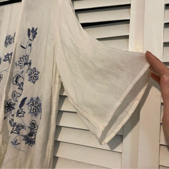 Hollister size small Boho Fringe Blue Floral Gauzy Lightweight Kimono Cardigan - Picture 2 of 8